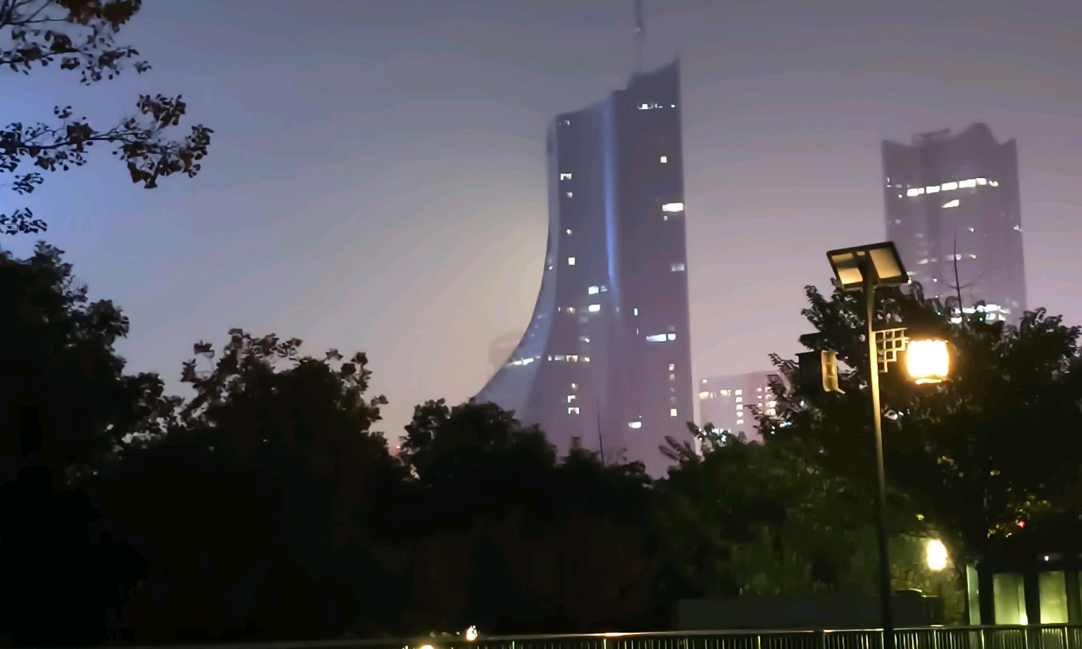 形势与政策（2025春）课程封面