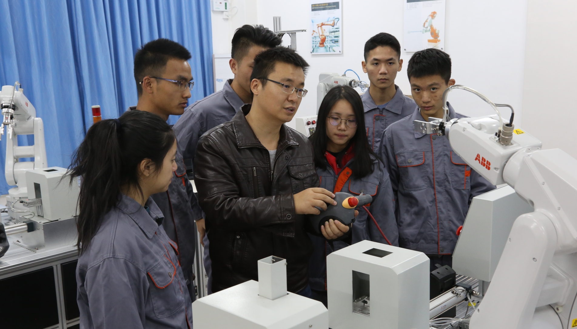 工业机器人技术及应用（2024春）课程封面