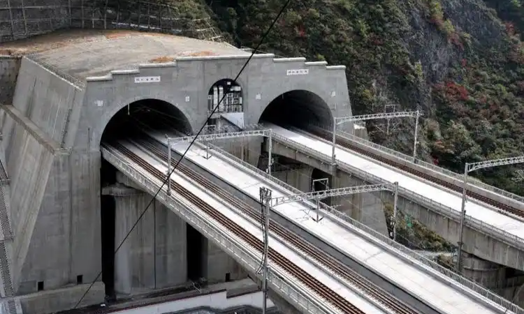 铁路桥隧施工与维护课程封面